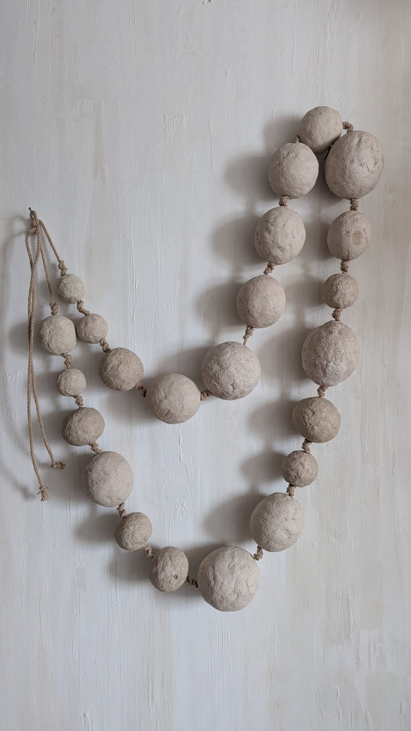 Декоративне намисто для стін